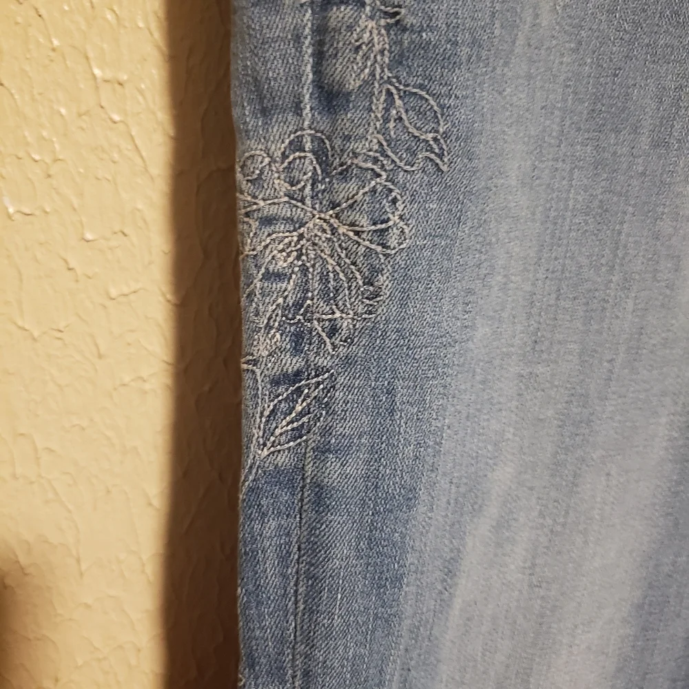 Levi's Embroidered Bootcut‎ Jeans Size 12